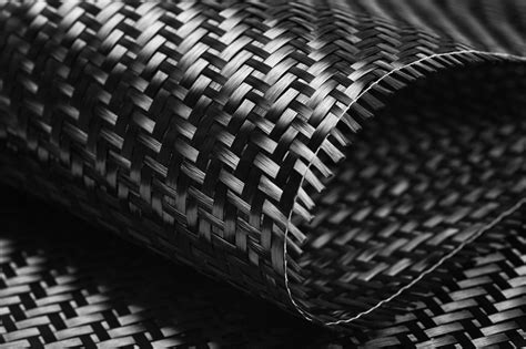 Carbon Fiber Reinforced Polymers:  Yüksek Performanslı ve Hafif Ağırlıklı Bileşik Malzemeler!